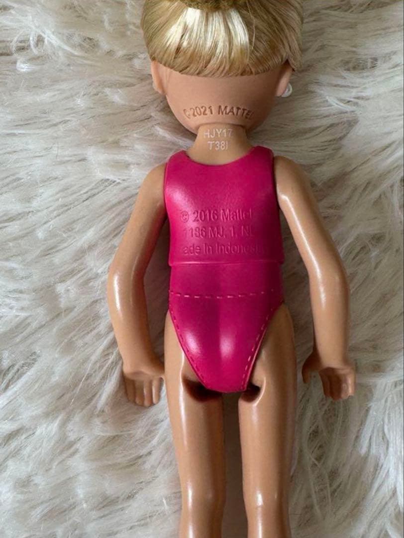 マテル人形使用バービーキーホルダー　バービーチャーム　チェルシーBarbie