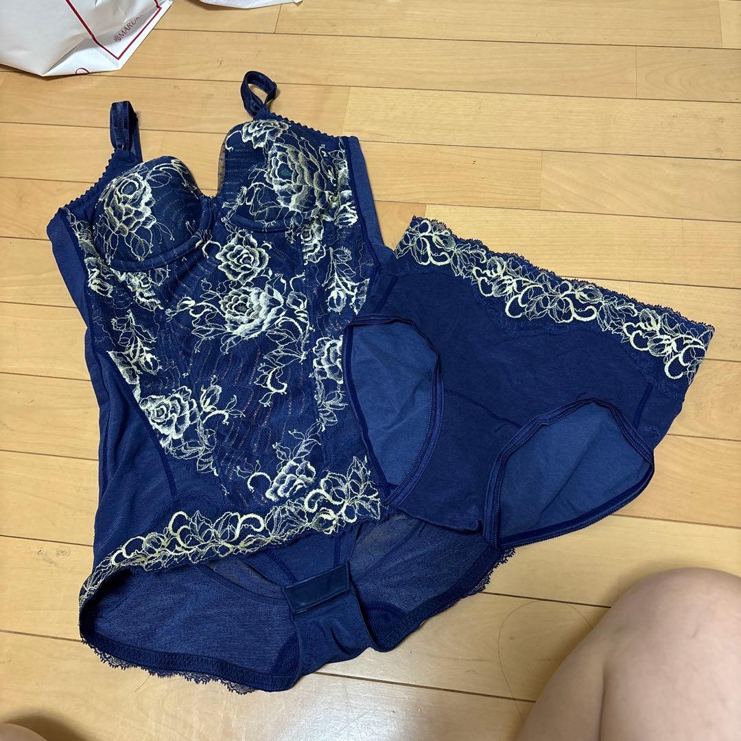 ネイビー 花柄レース ボディスーツ B75L