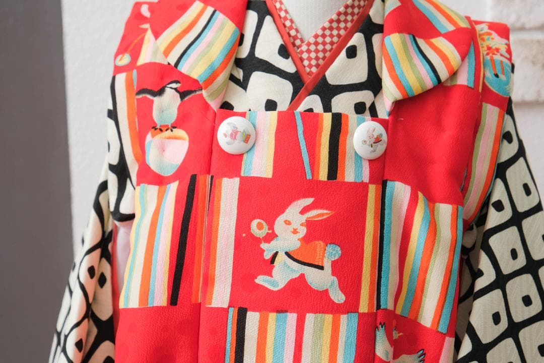 3歳　着物　赤と黒のウサギ着物