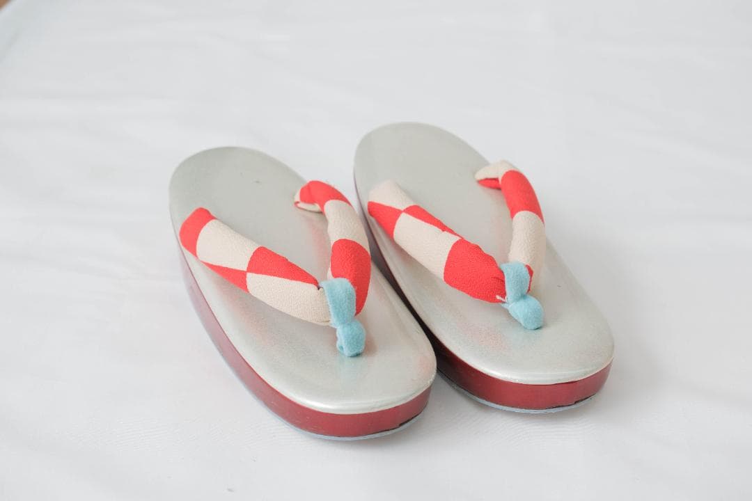 3歳　着物　赤と黒のウサギ着物