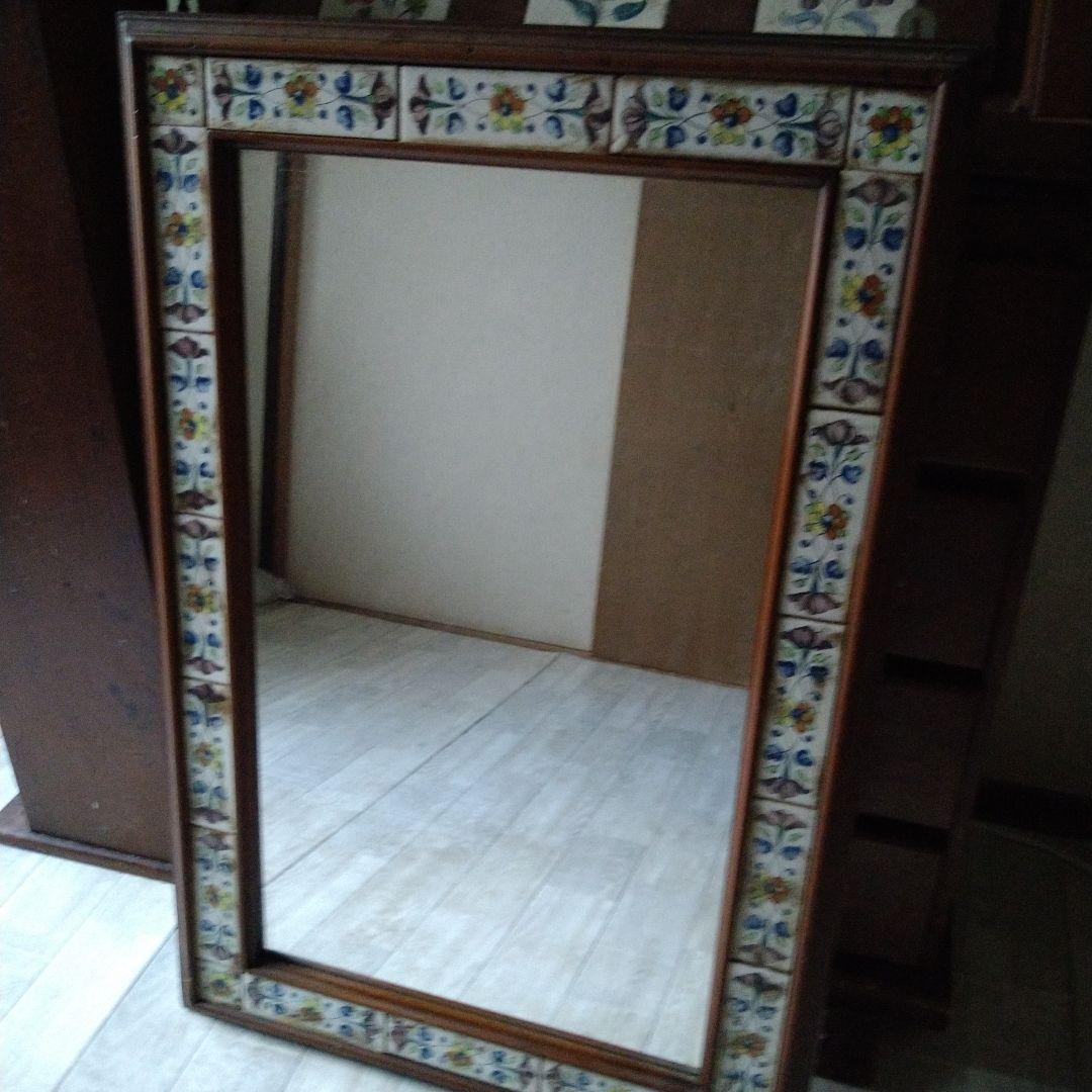 花柄装飾の壁掛け鏡