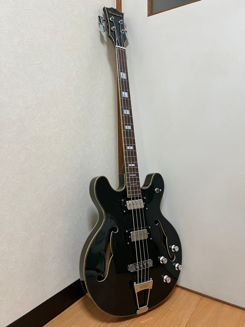 Burns AG-4？ エレキベース ダークグリーン