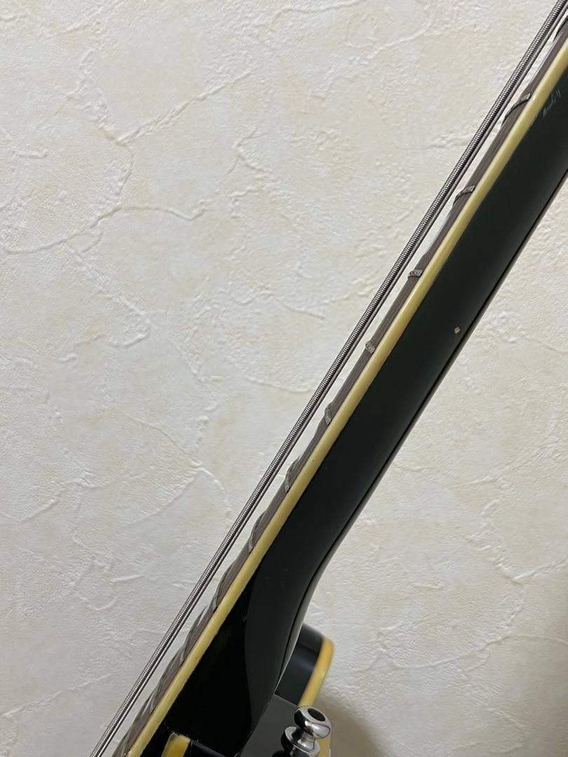 Burns AG-4？ エレキベース ダークグリーン