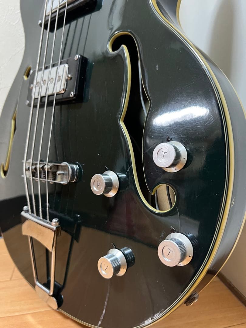 Burns AG-4？ エレキベース ダークグリーン