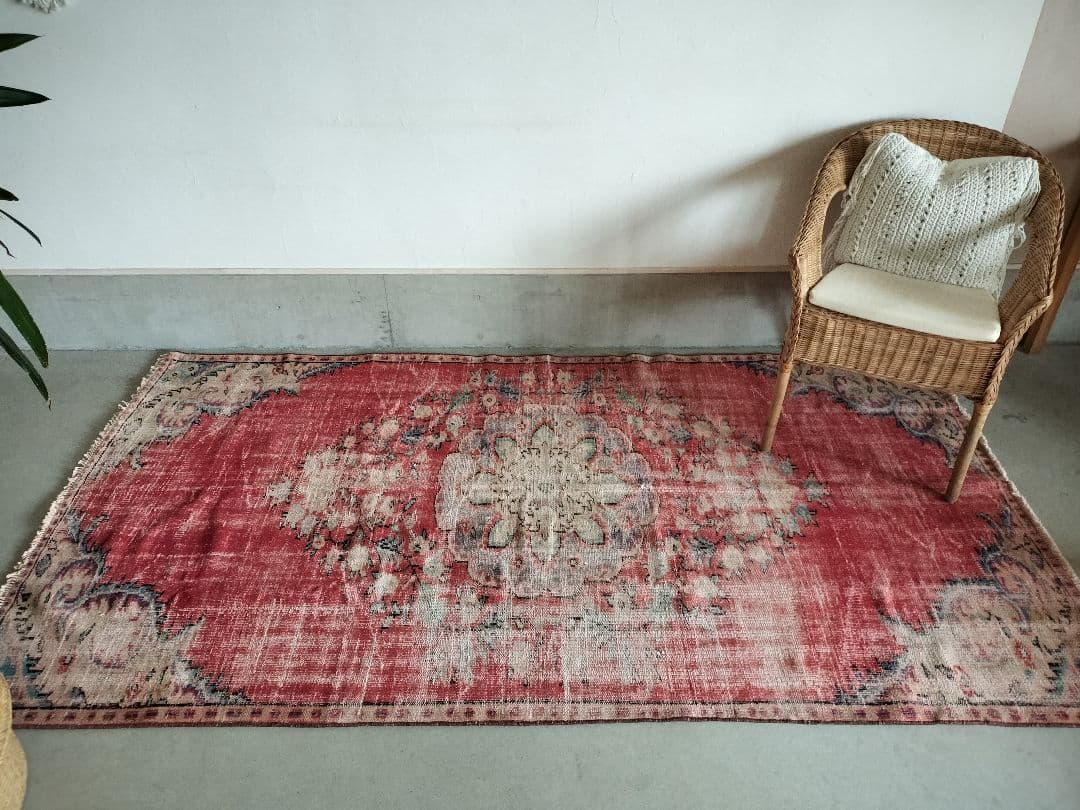 大判/シャビーな赤　ヴィンテージトルコラグ　No.666