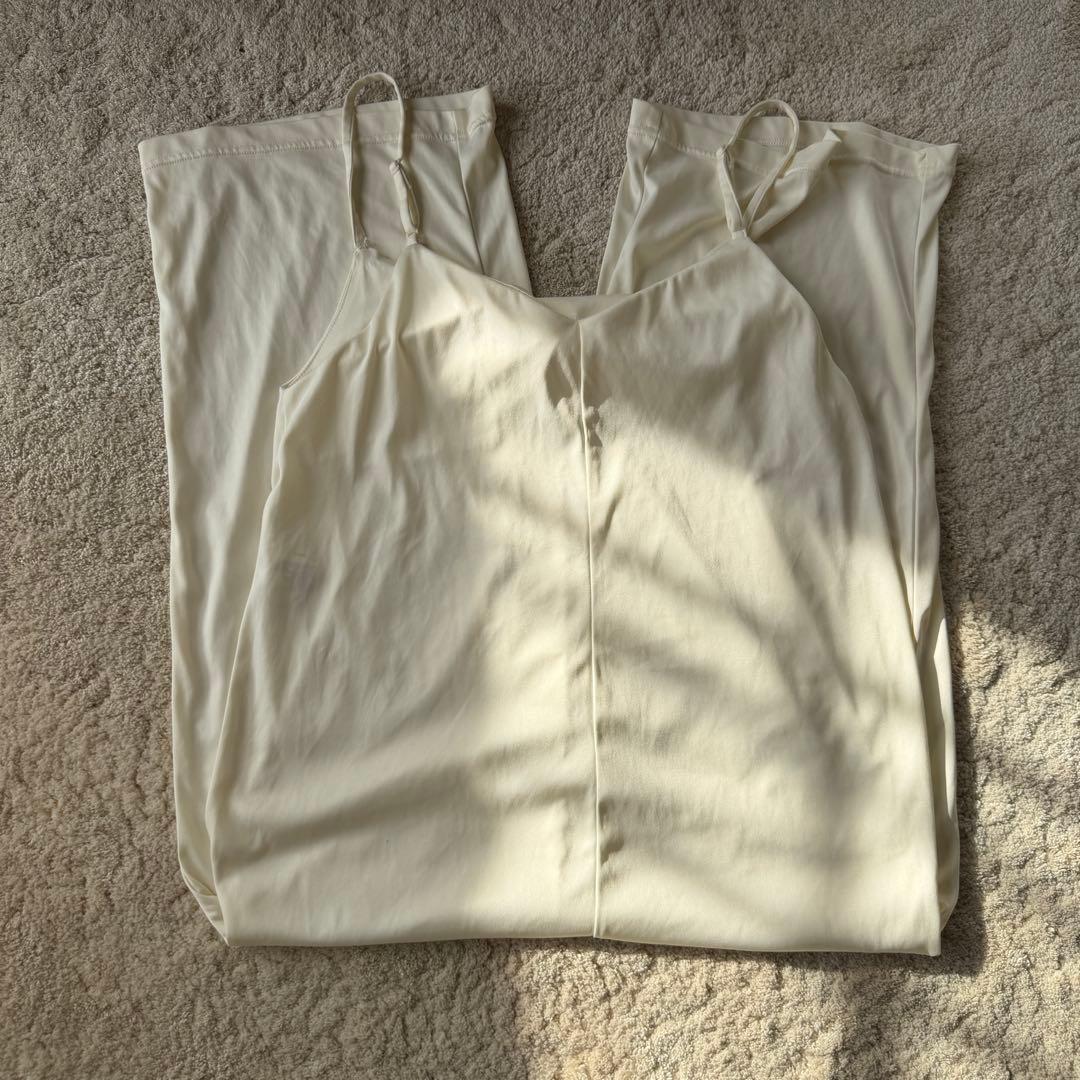 Ameri｜CHLOE V NECK ROMPERS