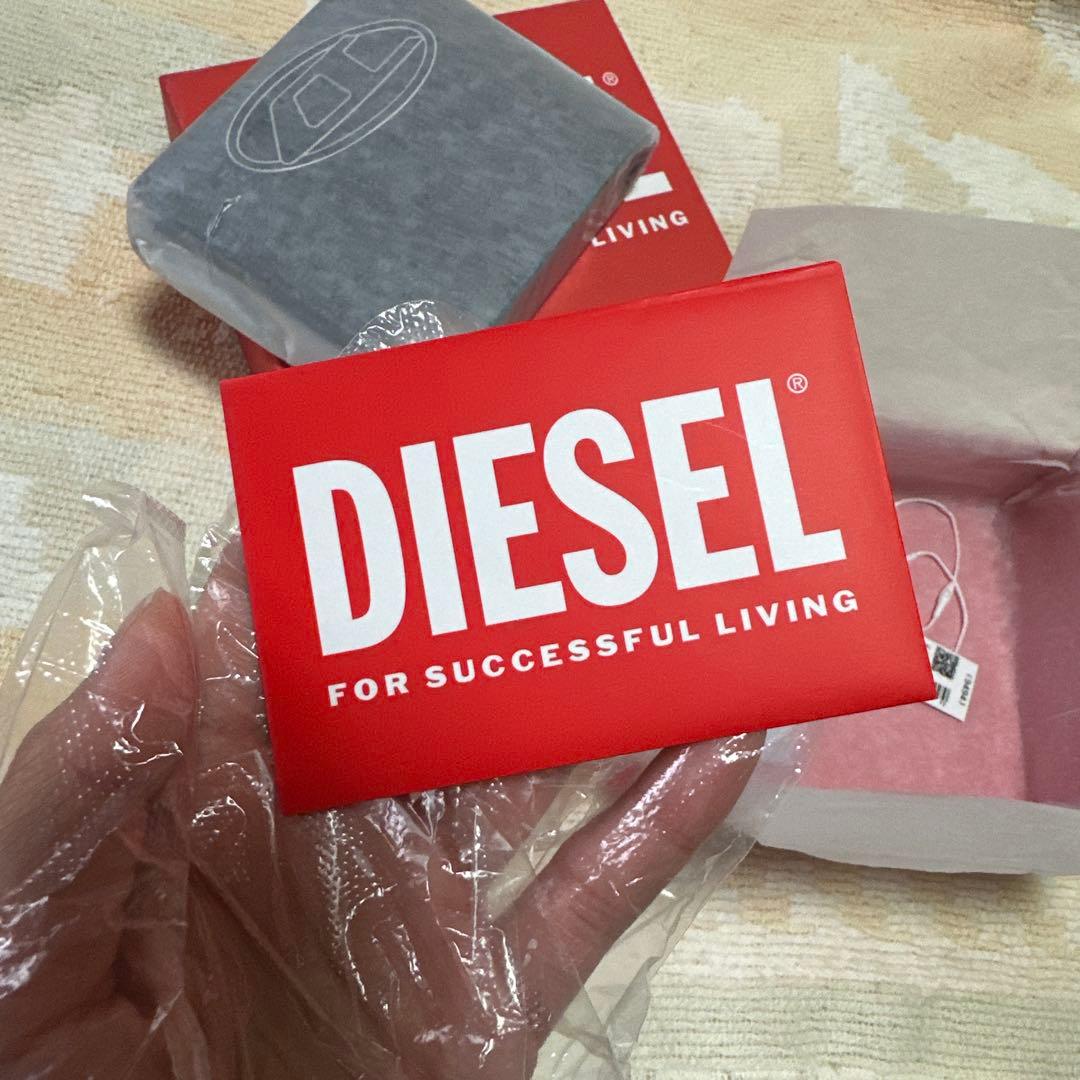 早い者勝ち！DIESEL 黒 二つ折り財布 箱付き 新品未使用