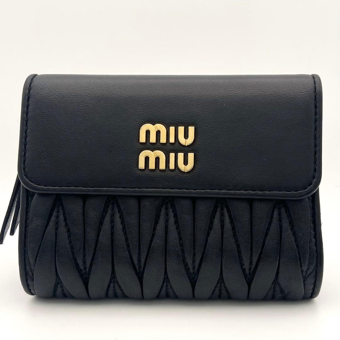 超極美品● ミュウミュウ 折り財布 3つ折り マテラッセ ブラック レザー 現行