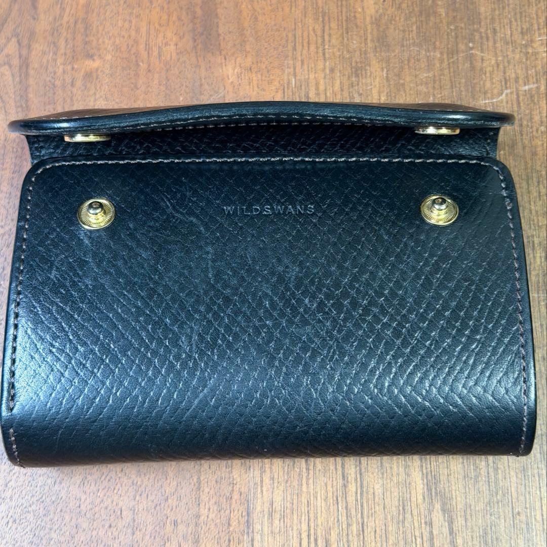 WILDSWANS(ワイルドスワンズ)中型三つ折り財布・BYRNE　黒