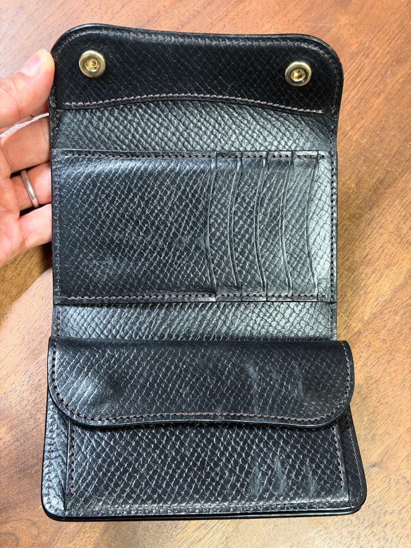 WILDSWANS(ワイルドスワンズ)中型三つ折り財布・BYRNE　黒