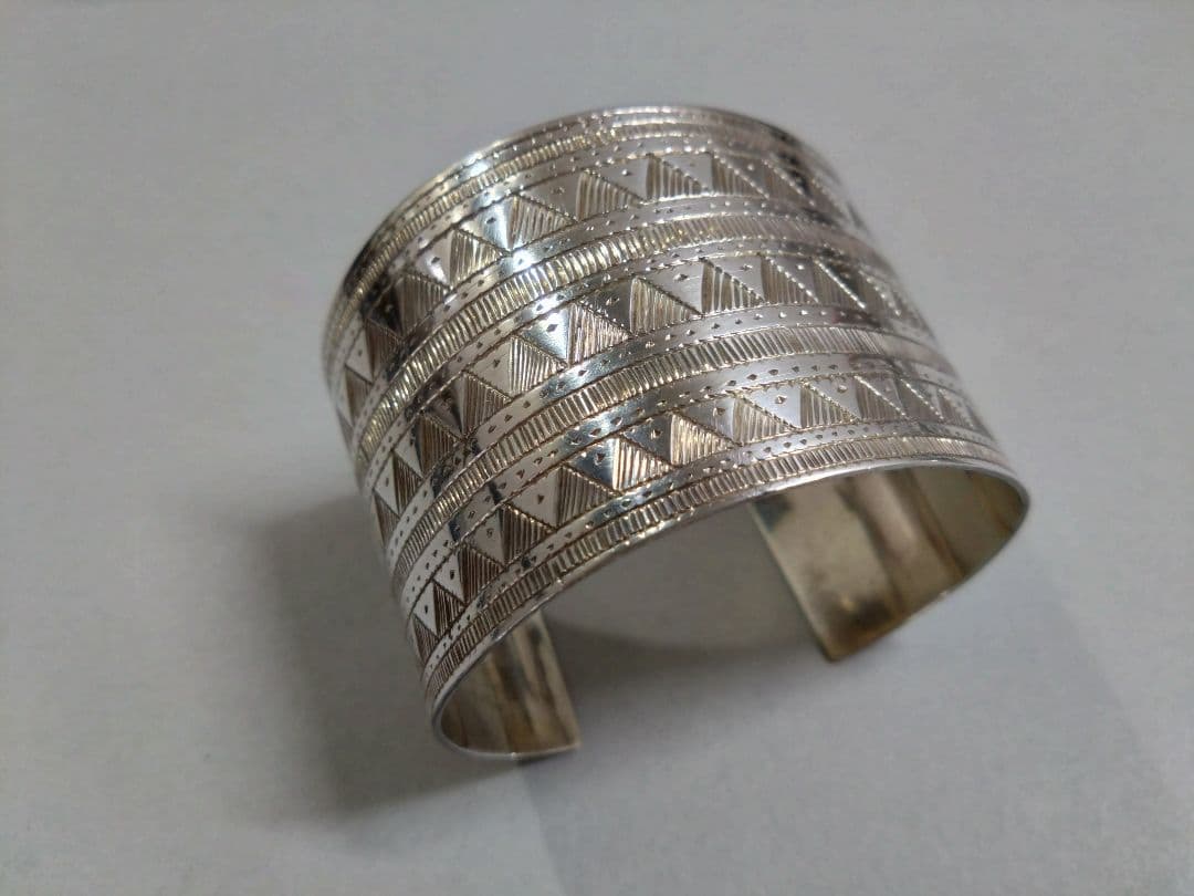 トゥアレグ族　銀製 　バングル　ブレスレット　K2