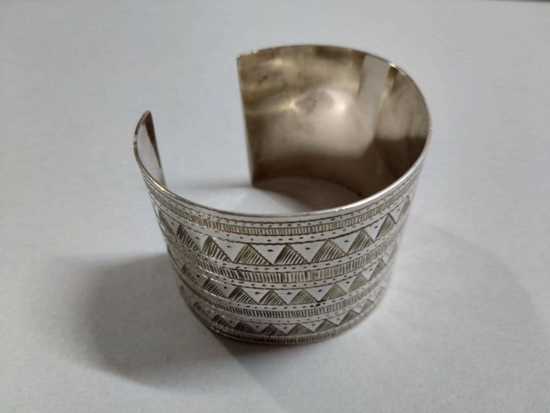 トゥアレグ族　銀製 　バングル　ブレスレット　K2