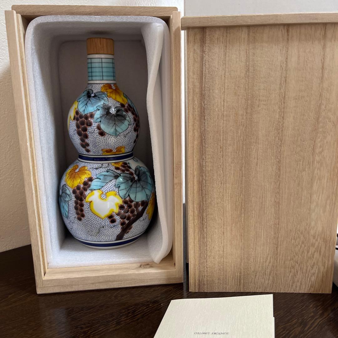 サントリーブランデー【九谷焼　千成型葡萄文】木箱、台座付き空瓶