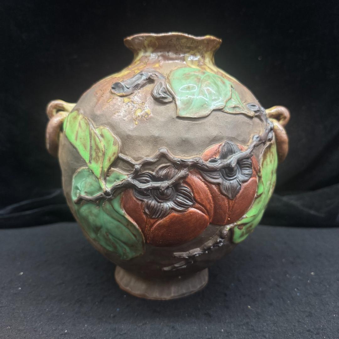 希少！鍋島焼幾平作 盛上彩釉 柿絵彫浮彫 双耳 花瓶