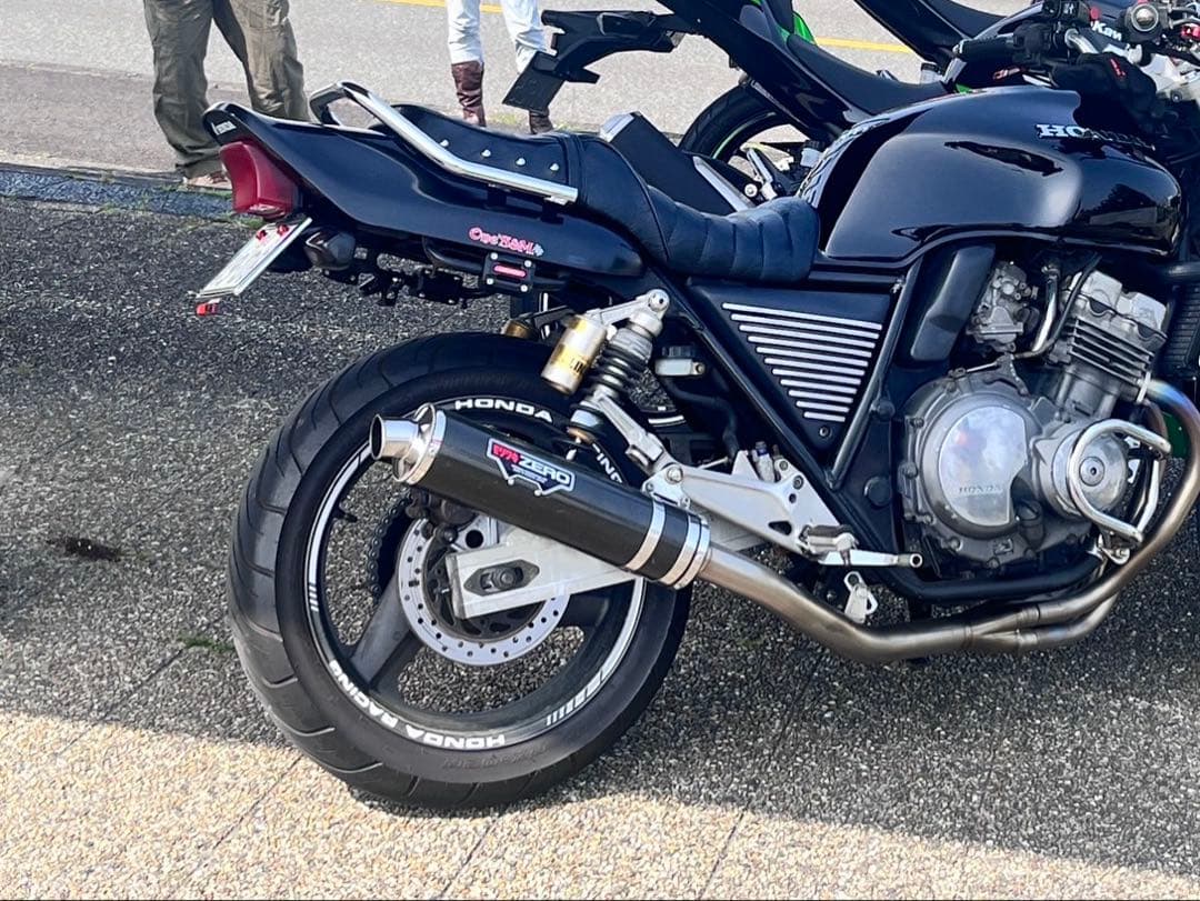 バイクシート 黒 cb400sf nc31 タックロール　アンコ抜き