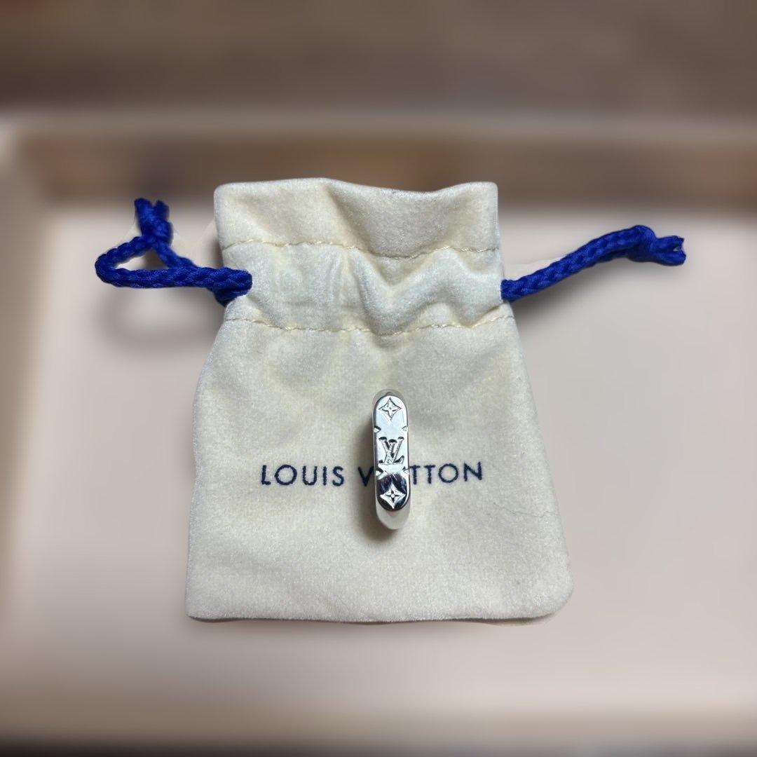 新品未使用　正規品　ルイヴィトン　モノグラム　フープピアス　ロゴ