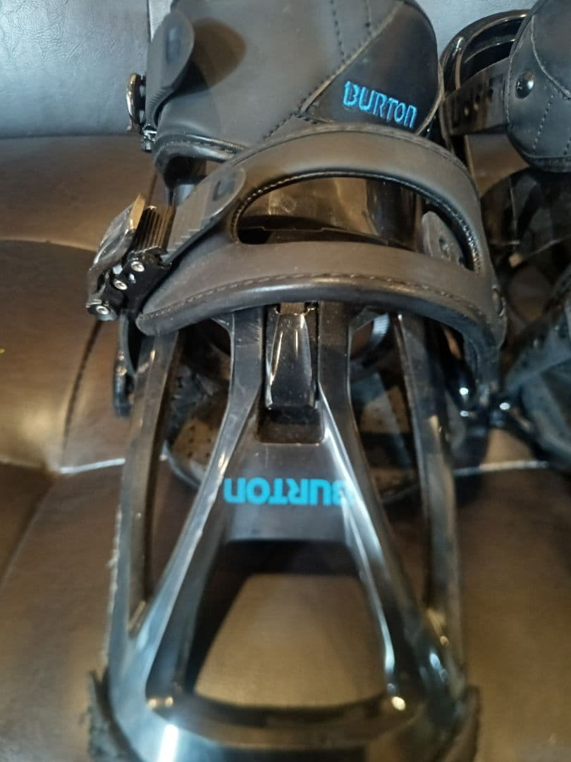 たたた　BURTON スノーボードビンディング ブラック