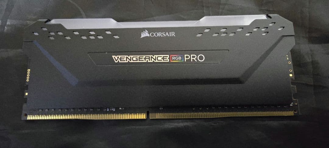 Corsair DDR4 3200Mhz 32GB メモリ （8GBx4）