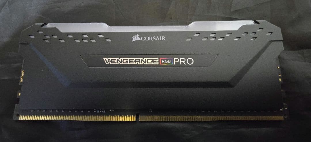 Corsair DDR4 3200Mhz 32GB メモリ （8GBx4）