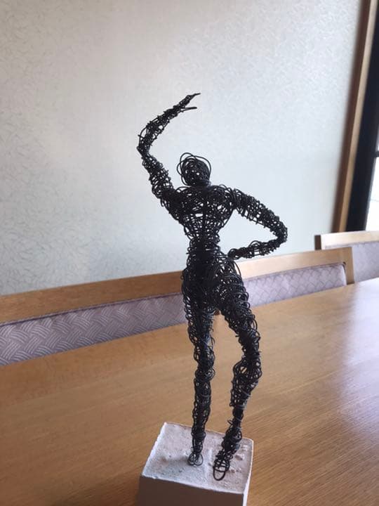ワイヤーアート「ダンス」