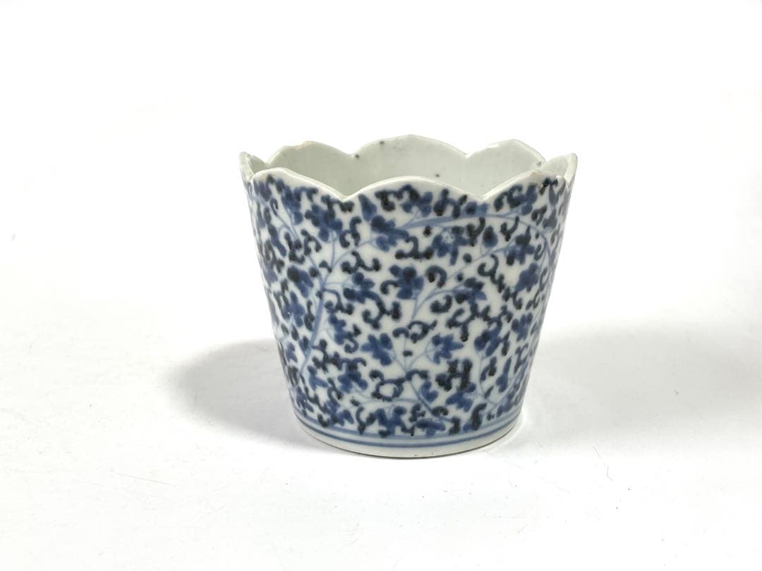 骨董　アンティーク　蕎麦猪口　輪花　染付　微塵唐草文様　フリル　カップ