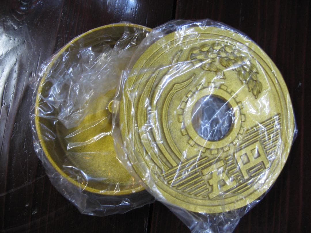 5円玉型　径１８ｃｍオブジェ置物飾り灰皿　　美術工芸品・高級鋳物  昭和レトロ