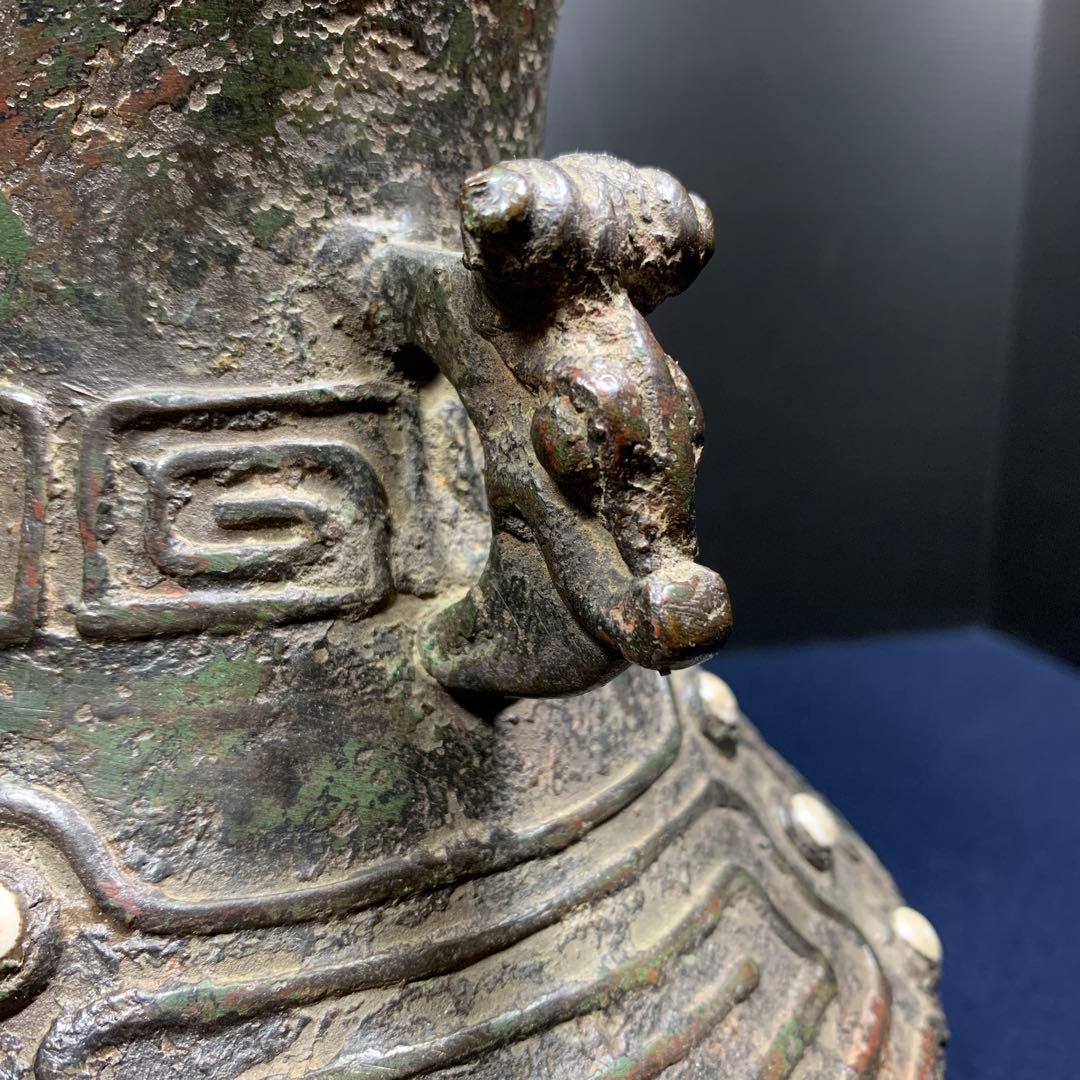 中国　青銅器　石が装飾された壺