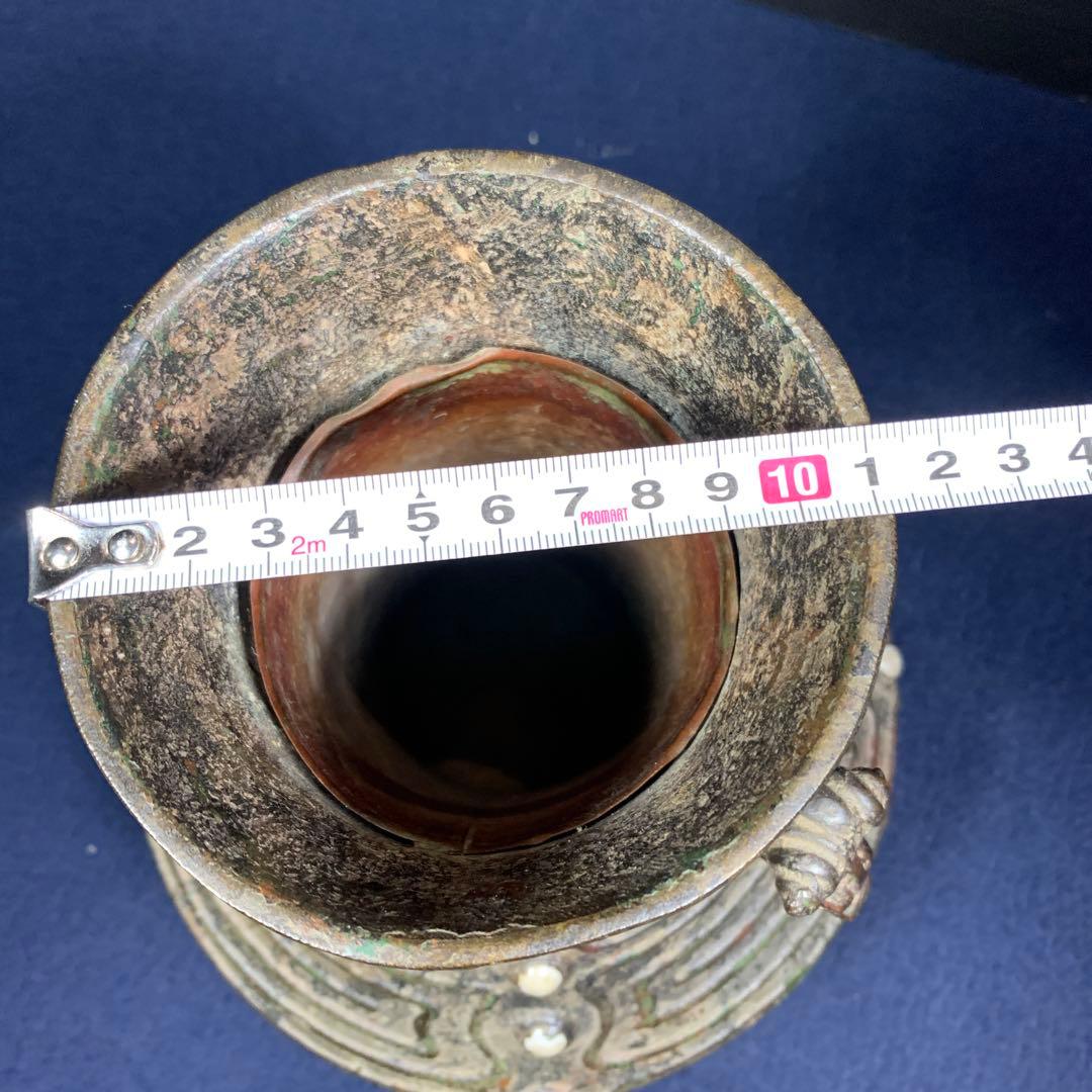 中国　青銅器　石が装飾された壺