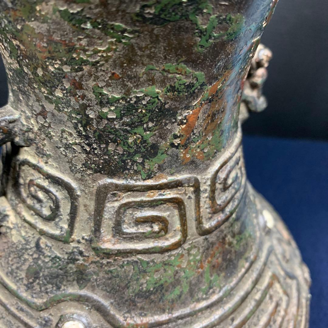 中国　青銅器　石が装飾された壺