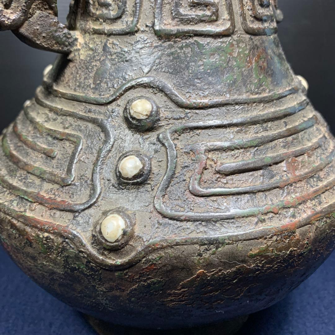 中国　青銅器　石が装飾された壺