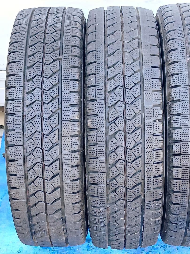 215/70R15　メーカーBLIZZAK　製造年2021年　4本セット