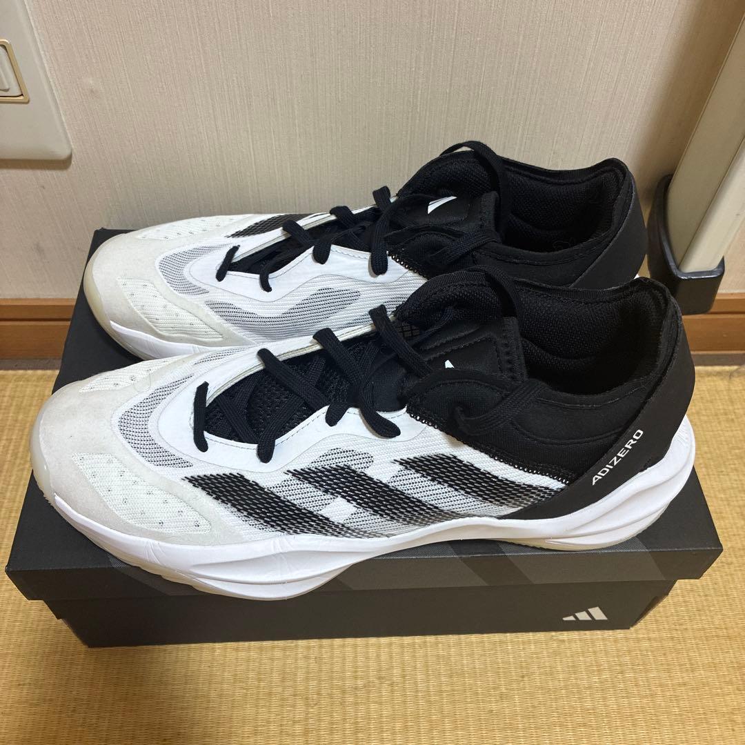 大人気、adidasバスケットシューズ