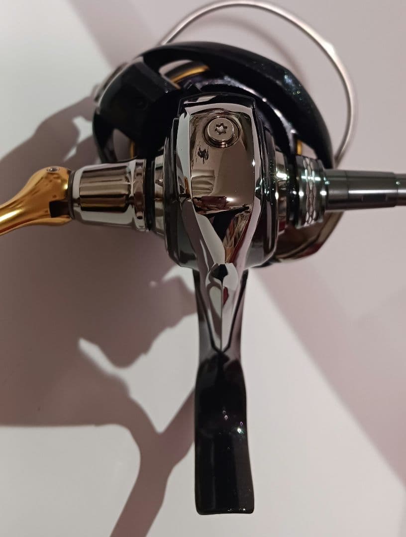 送料込★ダイワ18レガリス5000D-CXH　ゴメクサスハンドルノブ、スタンド付