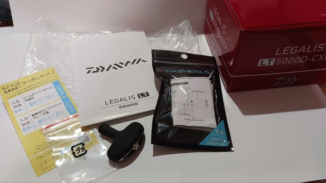 送料込★ダイワ18レガリス5000D-CXH　ゴメクサスハンドルノブ、スタンド付