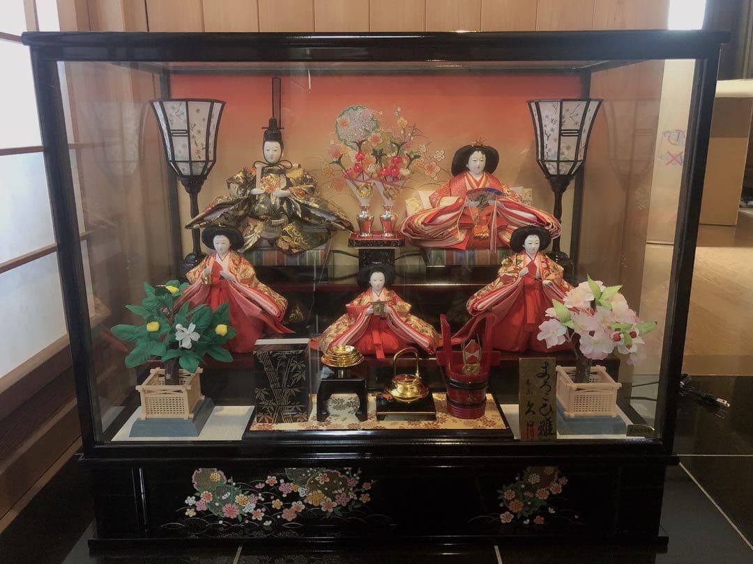 雛人形　未使用に近い（ケース入り、照明付き、）