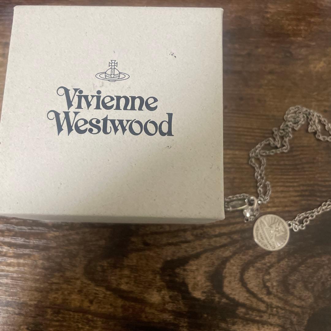 Vivienne Westwood メダル型ネックレス