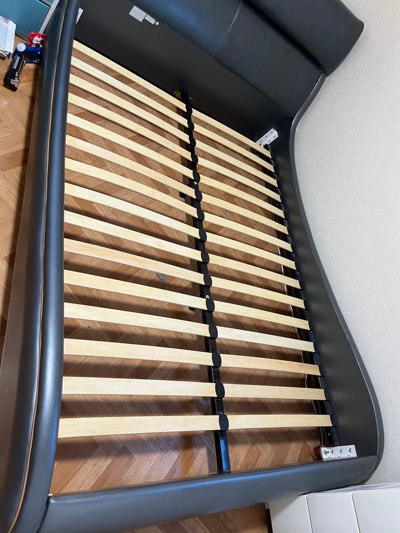 ダブルベッドフレーム 合成皮革 曲線デザイン