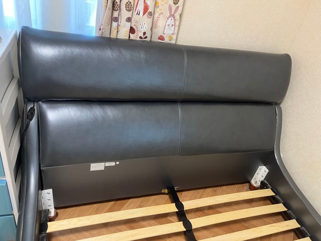 ダブルベッドフレーム 合成皮革 曲線デザイン