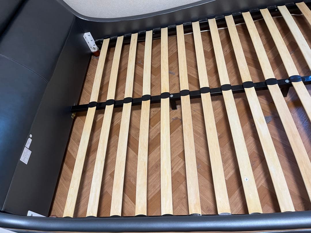 ダブルベッドフレーム 合成皮革 曲線デザイン