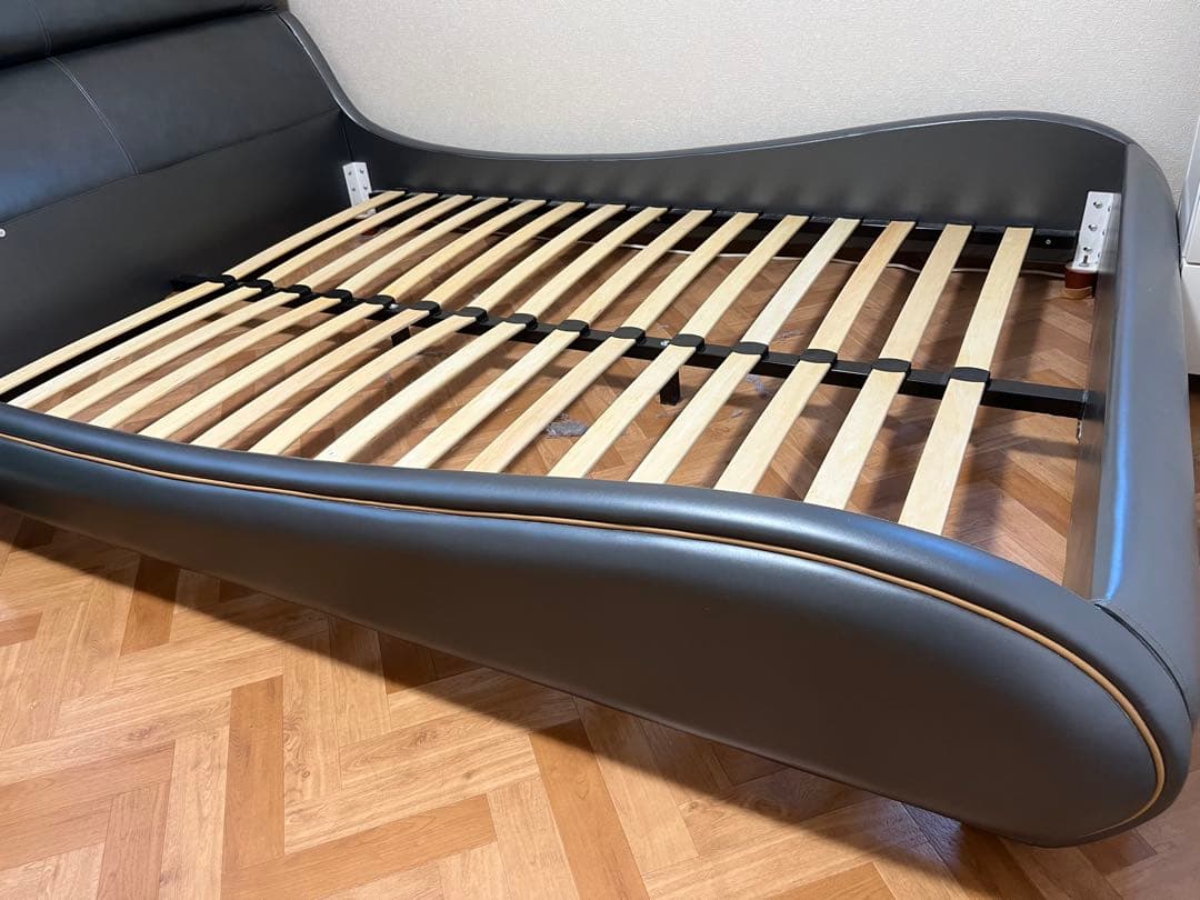 ダブルベッドフレーム 合成皮革 曲線デザイン