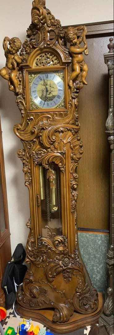 バロックスタイル 木製柱時計 天使の彫刻付き