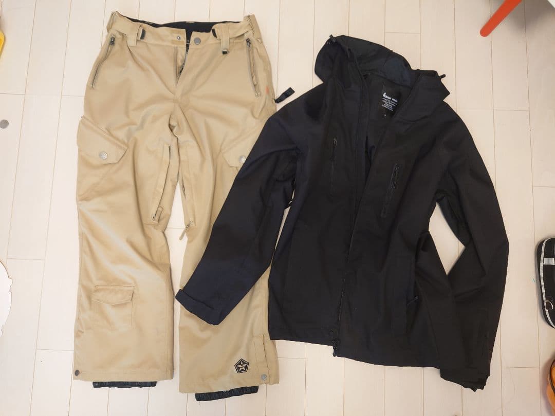 スノーボードウェアセット（パンツ・ジャケット）