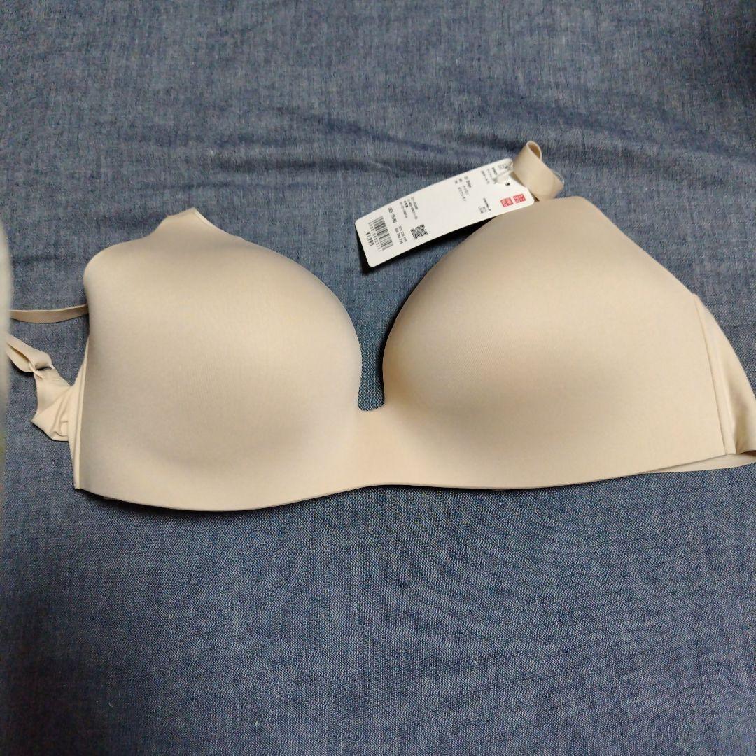 【新品】ユニクロ　ワイヤレスブラ/3Dホールド　DEF75/80 合計6枚