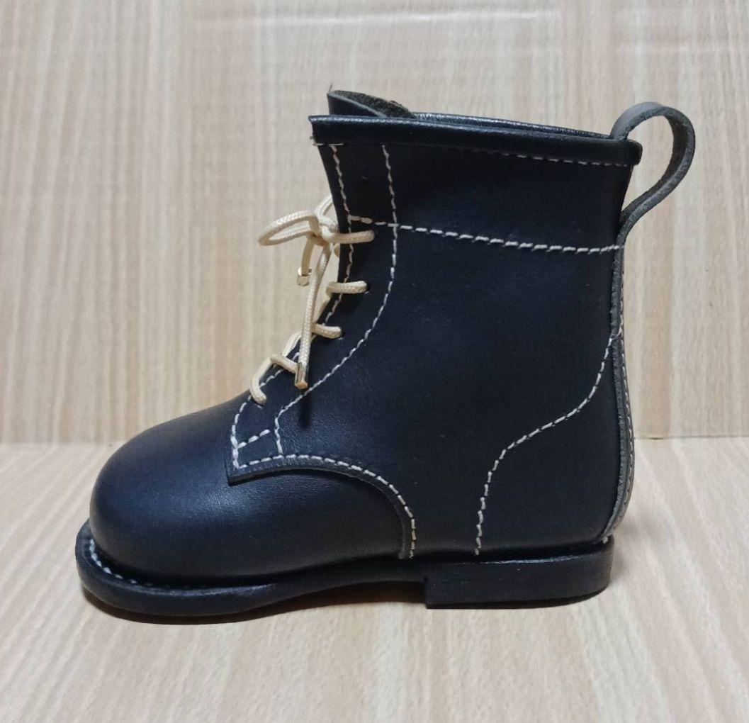 革　ペン立て　ブーツ