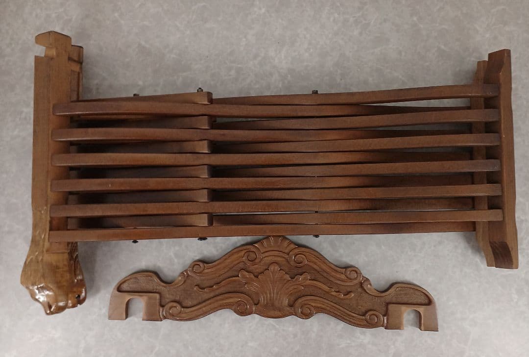 送料込み①アンティーク【木製ライオン装飾折りたたみ椅子】ヴィンテージ