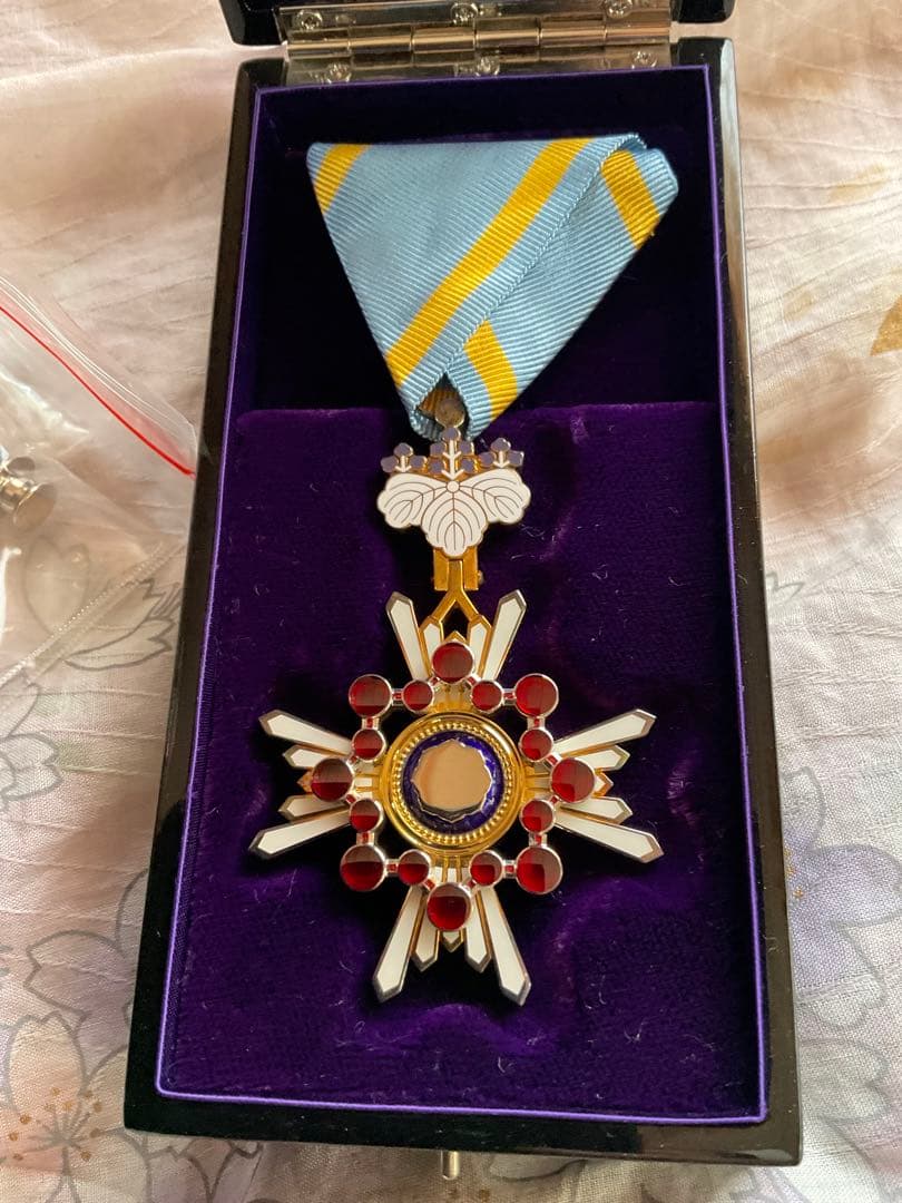 美品 勲章 瑞宝双光章 瑞賓雙光章 旧勲五等瑞宝章 共箱 当時物　菊の紋章