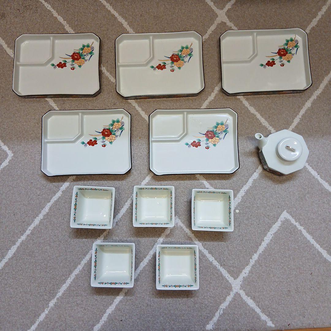 小鉢と刺身皿、醤油差しの5点セット