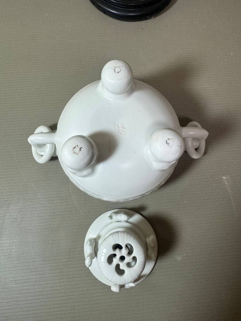 2864 小笠原長春　肥前国　鍋島　太白磁　環付　香炉　台座付