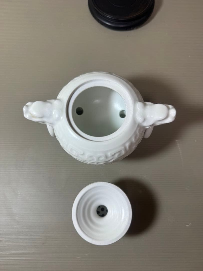 2864 小笠原長春　肥前国　鍋島　太白磁　環付　香炉　台座付