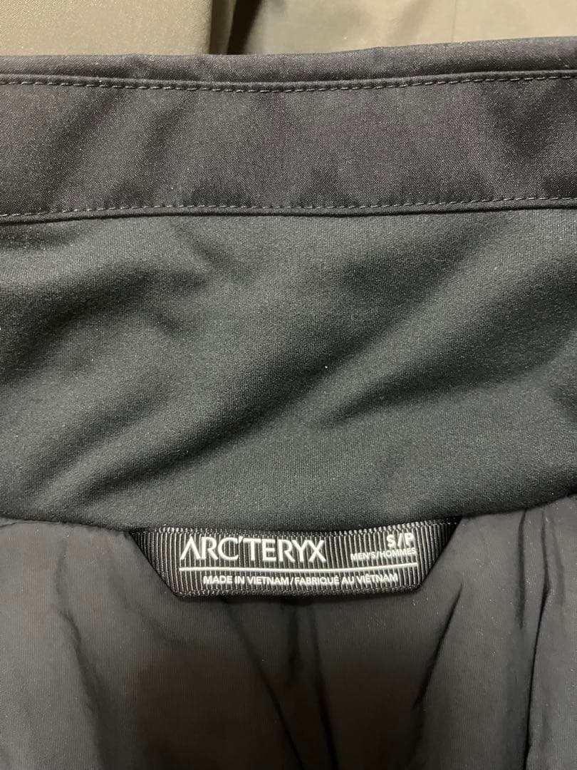 アークテリクス レイル インサレーテッド ジャケット ブラック S